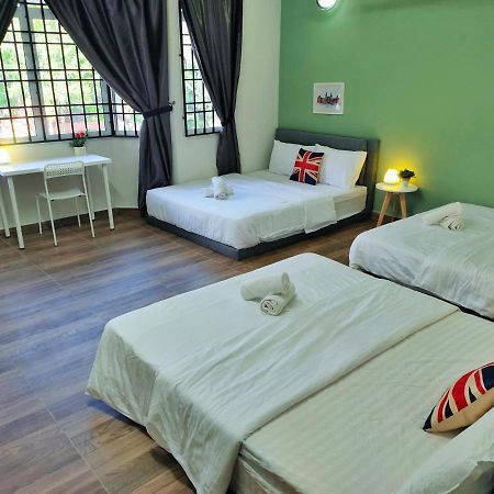 Semi-Detached, Up To 21 Pax, 4 Bedrooms, 3 Bathrooms, 4 Car Parks By Star Home Bayan Lepas Dış mekan fotoğraf