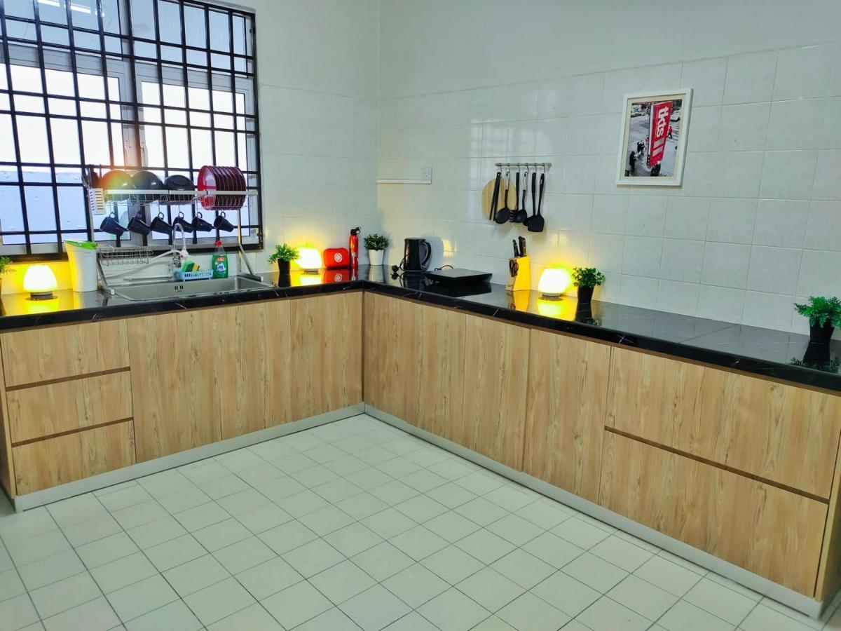 Semi-Detached, Up To 21 Pax, 4 Bedrooms, 3 Bathrooms, 4 Car Parks By Star Home Bayan Lepas Dış mekan fotoğraf