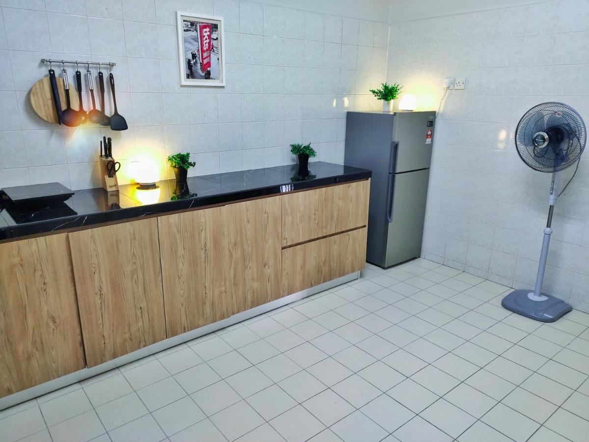 Semi-Detached, Up To 21 Pax, 4 Bedrooms, 3 Bathrooms, 4 Car Parks By Star Home Bayan Lepas Dış mekan fotoğraf