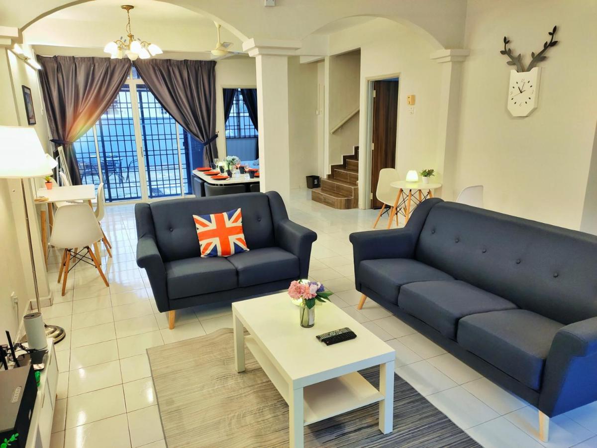 Semi-Detached, Up To 21 Pax, 4 Bedrooms, 3 Bathrooms, 4 Car Parks By Star Home Bayan Lepas Dış mekan fotoğraf