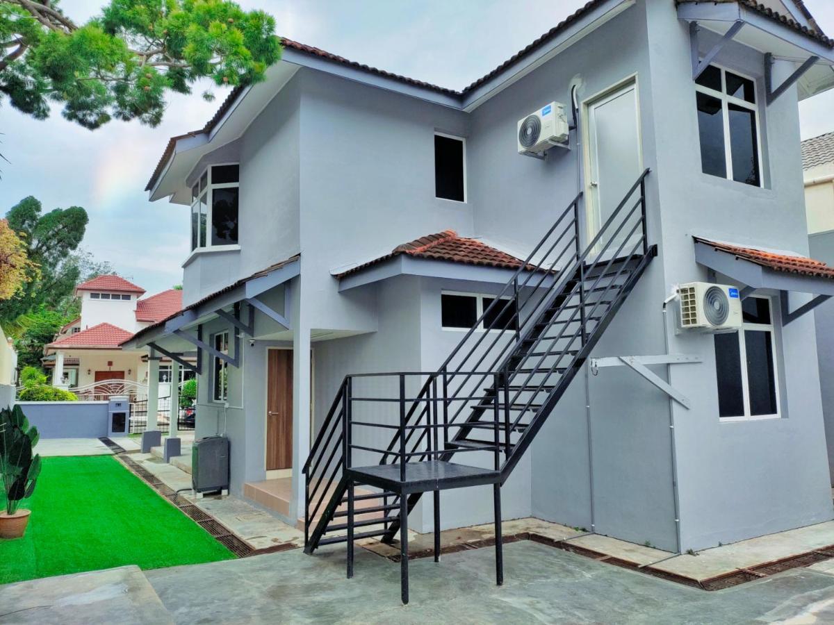 Semi-Detached, Up To 21 Pax, 4 Bedrooms, 3 Bathrooms, 4 Car Parks By Star Home Bayan Lepas Dış mekan fotoğraf